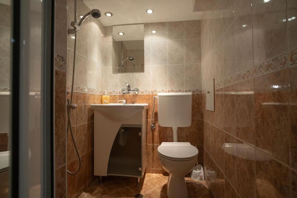 With Courtyard Just Steps Away Vitosha Str Апартаменти *