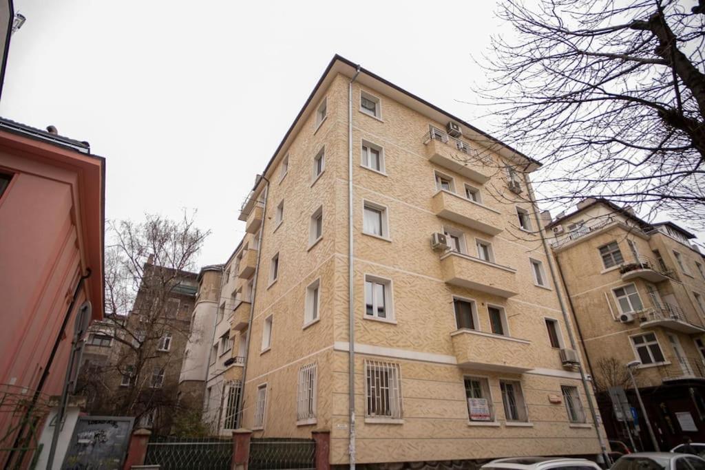 Апартаменти With Courtyard Just Steps Away Vitosha Str *