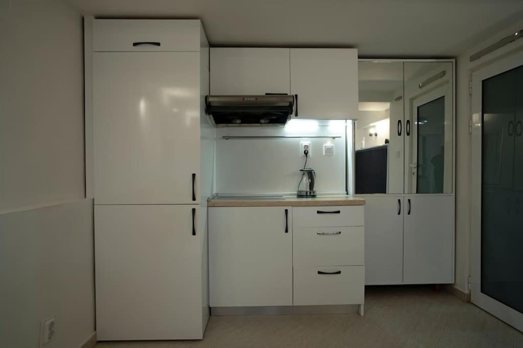 Апартаменти With Courtyard Just Steps Away Vitosha Str *